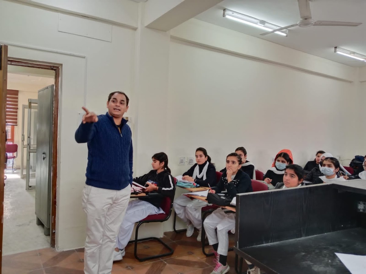 Students of Economics Major acquainted with highlights of live budget 2022-23